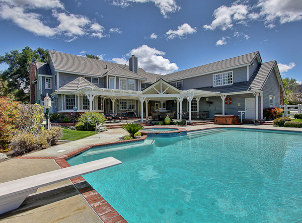 Real Estate Exterior